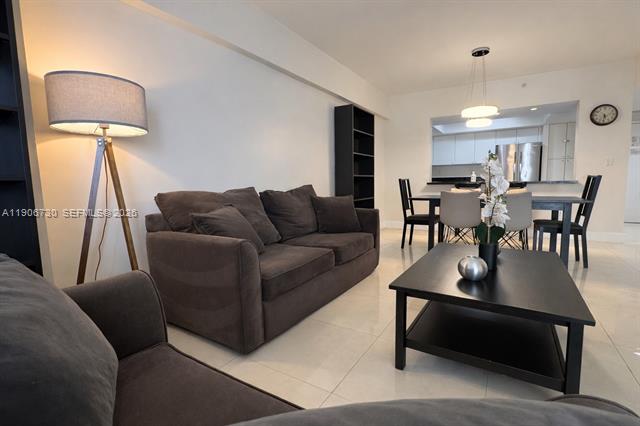 Hilton Sunny Isles: Oceanfront With Resort Amenities photo 2