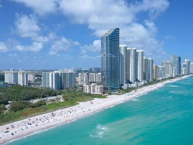 Arlen House East: Designer 2BR Ocean View