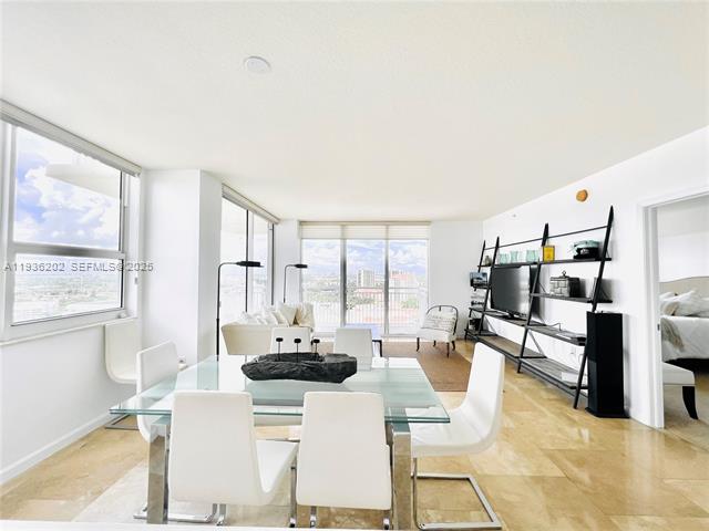 Turnberry Corner Unit With Golf Course Views photo 2