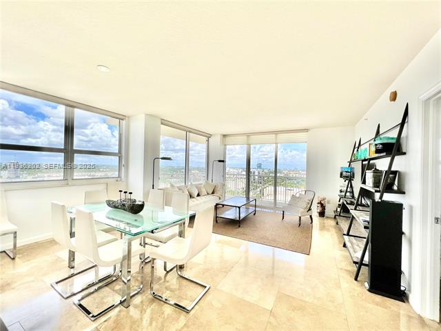 Turnberry Corner Unit With Golf Course Views photo 3