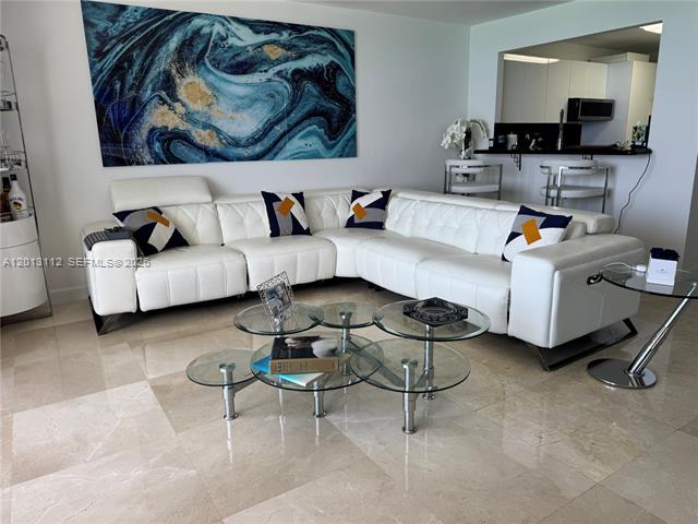 Oceanside Plaza: Turquoise Ocean Views Miami Beach