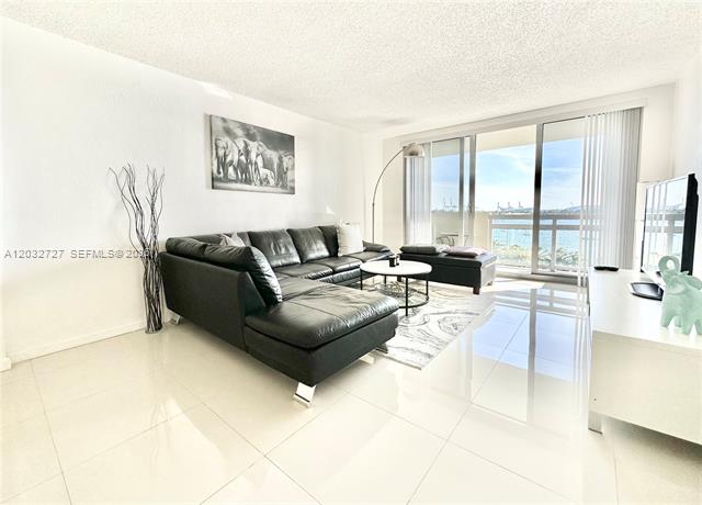 Skyline Views, Remodeled 1BR at Flamingo South Beach photo 2