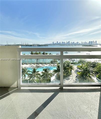 Skyline Views, Remodeled 1BR at Flamingo South Beach