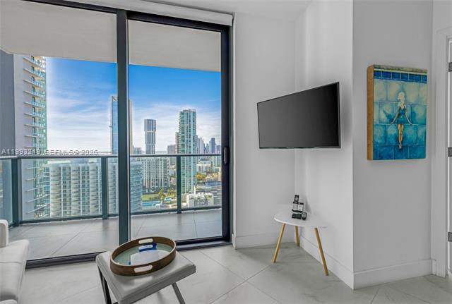 Edgewater Condo With Den, Downtown Views photo 2