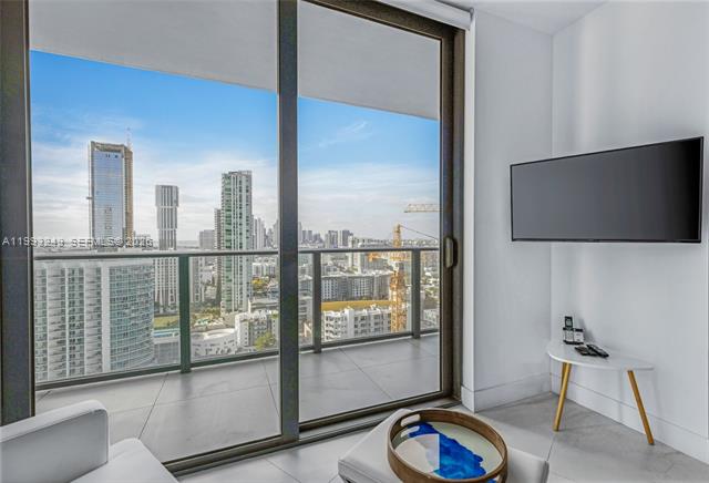 Edgewater Condo With Den, Downtown Views