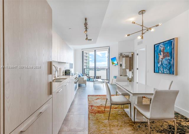 Edgewater Luxury: Downtown & Beach Skyline Views