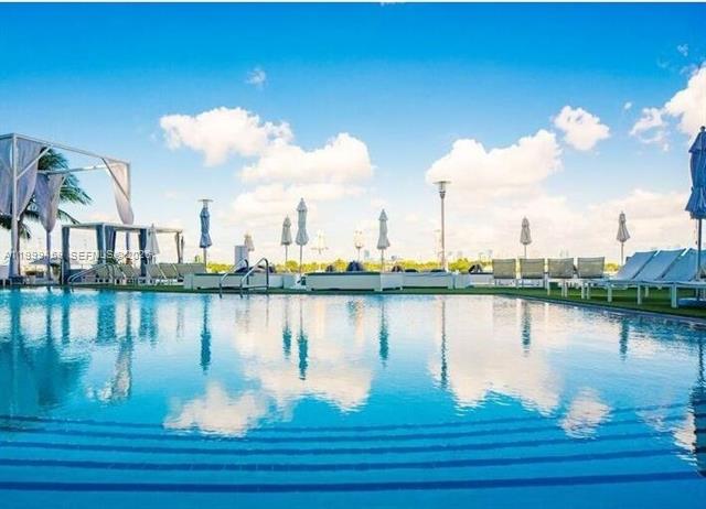 1100 West: Bay Views & Lifestyle Amenities