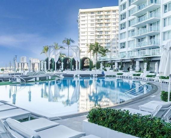 1100 West: Bay Views & Lifestyle Amenities photo 2