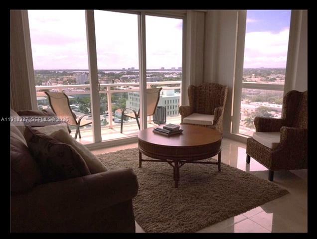 The Collins: Bay Views & Beach Access