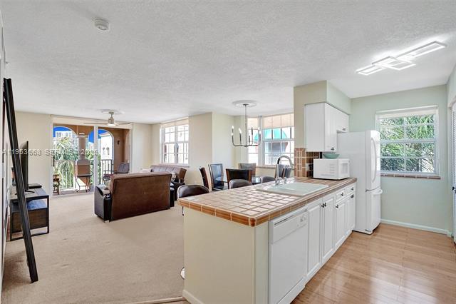 Remodeled Yacht Club Aventura 3BR Pool View photo 3