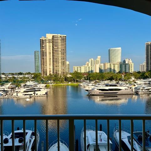 Yacht Club at Aventura: 6th Floor Intracoastal Views
