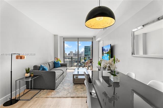 Hyde Midtown 1BR + Den With Private Balcony photo 3