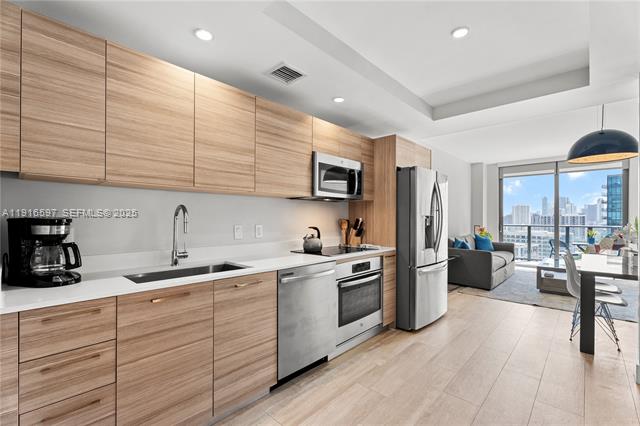 Hyde Midtown 1BR + Den With Private Balcony photo 2