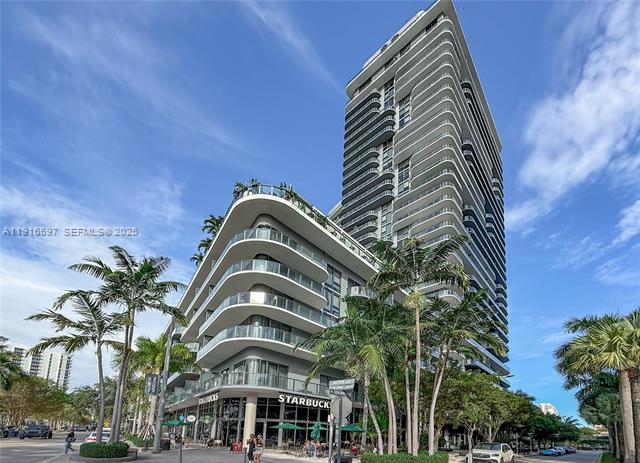 Hyde Midtown 1BR + Den With Private Balcony