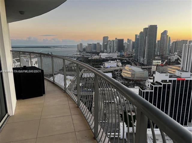 Opera Tower: Downtown Miami Views & Balcony