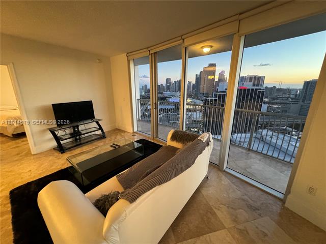 Opera Tower: Downtown Miami Views & Balcony photo 3