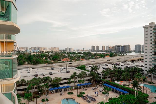 Newly Remodeled 1BR Den At Ocean Reserve photo 2