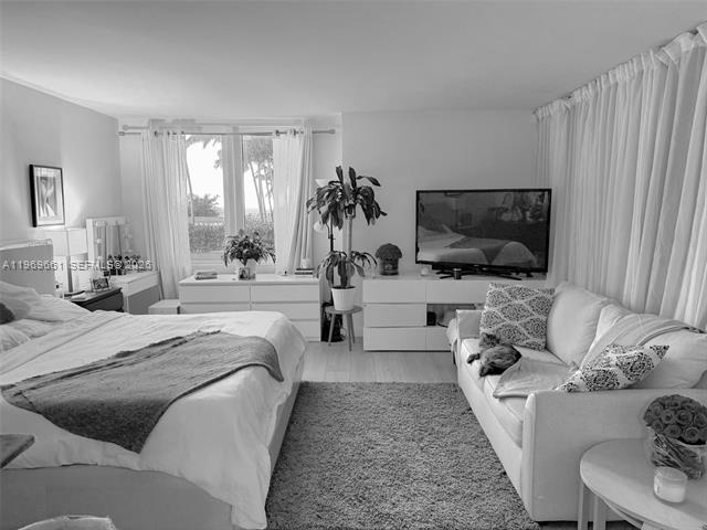 Remodeled Studio at Iconic Roney Palace Beach photo 2