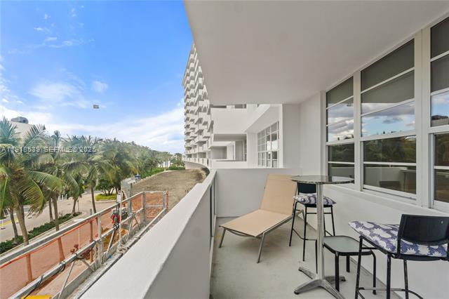 Decoplage With Lincoln Road Terrace View