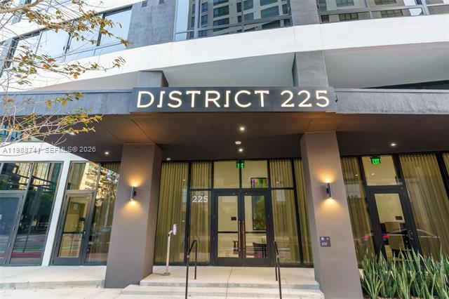 Stylish 1BR With Resort Amenities & Rooftop Bar