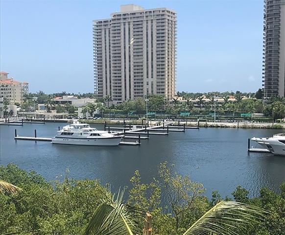Renovated Yacht Club Condo, Pool & Marina Views
