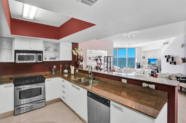 Oceanfront La Perla 1BR With Marble Floors photo 3