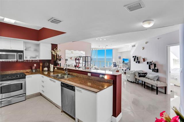 Oceanfront La Perla 1BR With Marble Floors photo 2