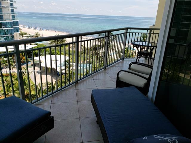 Ocean Point Beach: Oceanfront With Spa Amenities photo 2