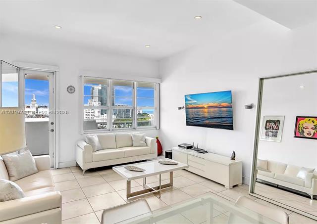 Decoplage Oceanfront: Beach Access & Lincoln Road photo 2