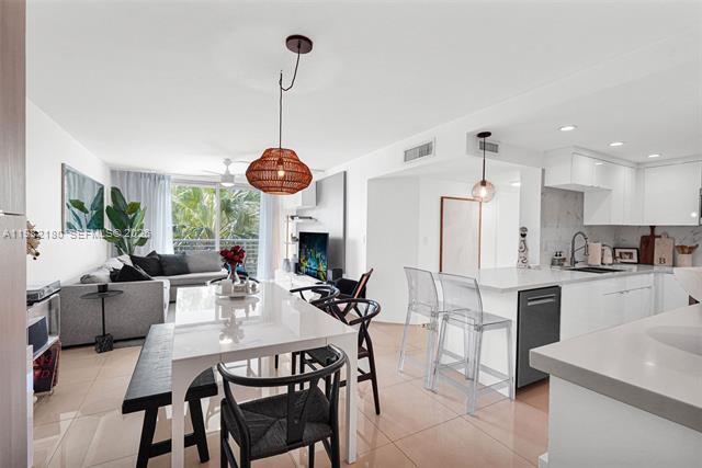 Remodeled Miami Beach Condo With Balcony Grill photo 3
