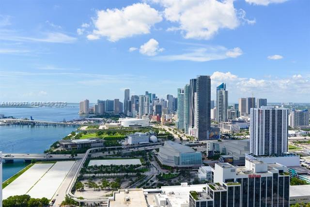 Opera Tower Bayfront With Balcony Views photo 3