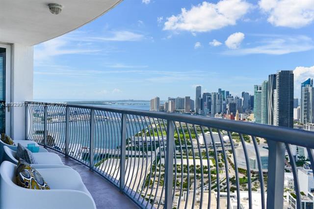 Opera Tower Bayfront With Balcony Views