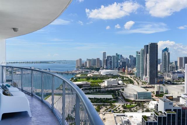 Opera Tower Bayfront With Balcony Views photo 2