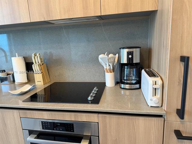 Downtown Miami 1BR+Den, No Rental Restrictions