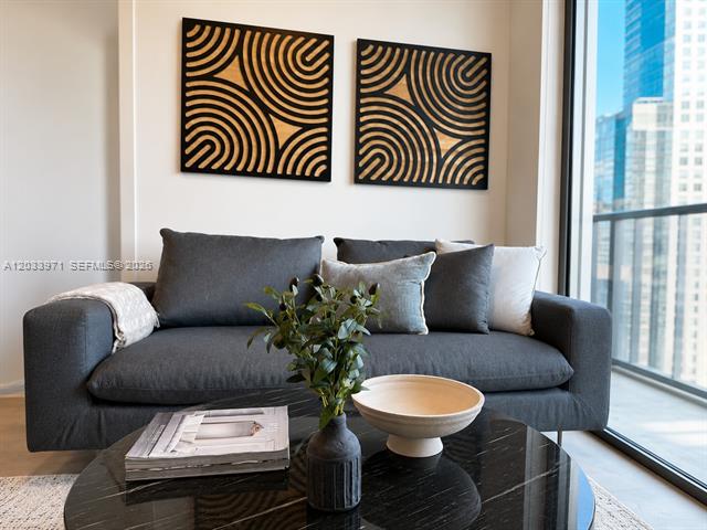 Downtown Miami 1BR+Den, No Rental Restrictions photo 3