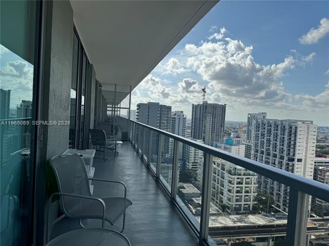 Modern Axis Brickell With 180° Views photo 2