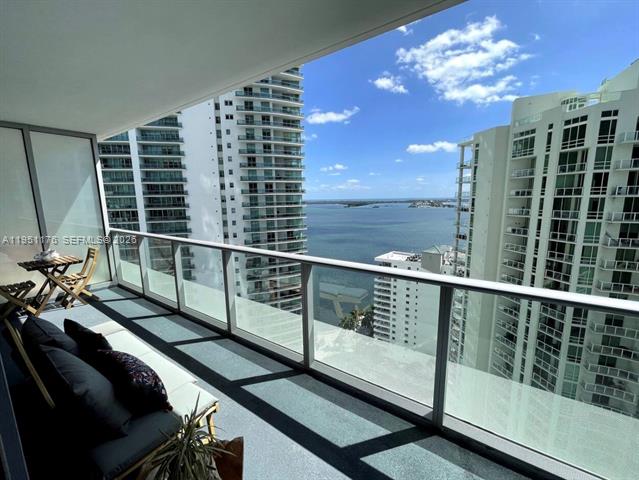 BrickellHouse: Water Views & Modern Style