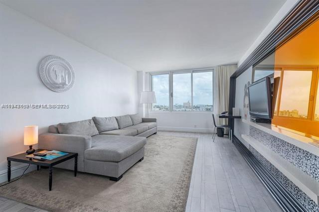 Upgraded 1BR At 1100 West, Bay Views photo 3
