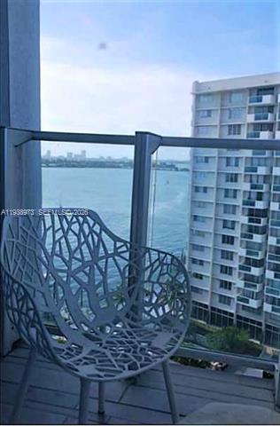 1100 West: Bay View Balcony, Walk To Beach photo 2