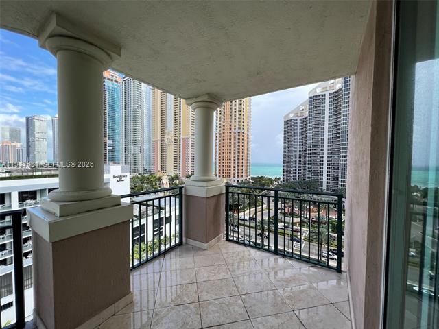 King David Sunny Isles: Ocean & Acqualina Views
