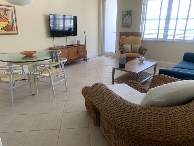 The Decoplage South-Facing Ocean View 1BR photo 3