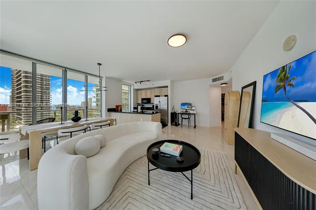 Axis Brickell: SE Corner With Panoramic Views photo 3