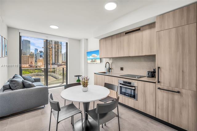 Modern 1BR With Den, Steps To Brightline photo 3
