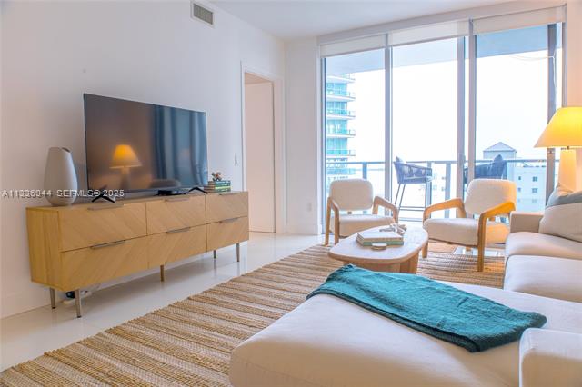 Brickellhouse: Stunning Water Views, Luxury Living photo 3