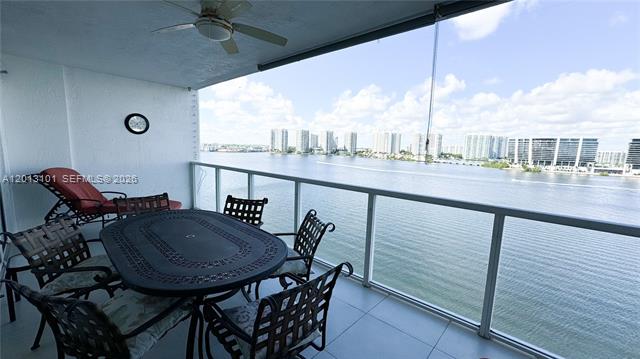 Marina Bay Club: Bay Views, Beach Steps photo 2