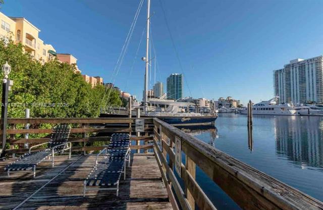 Yacht Club at Aventura: Garden Views 3BR