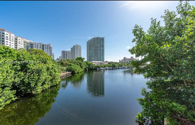 Yacht Club Aventura: Waterfront 2BR Views