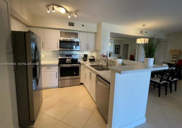 Yacht Club Aventura: Modern 2BR Near Beaches