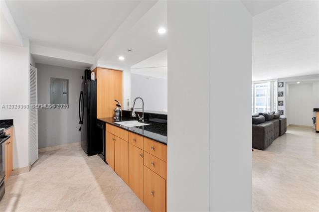 Lapidus-Designed Ocean View at The Collins photo 3