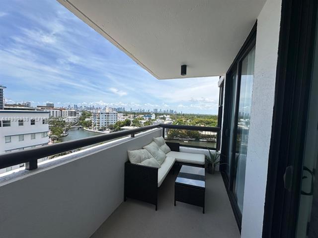 Corner Unit Ocean Views, Renovated 1BR Miami Beach photo 2